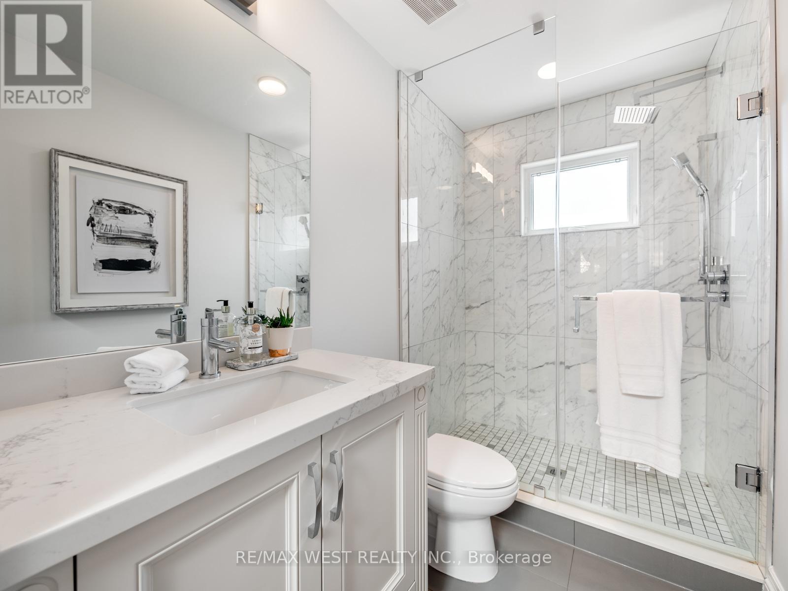 5 Paula Boulevard, Toronto, ON