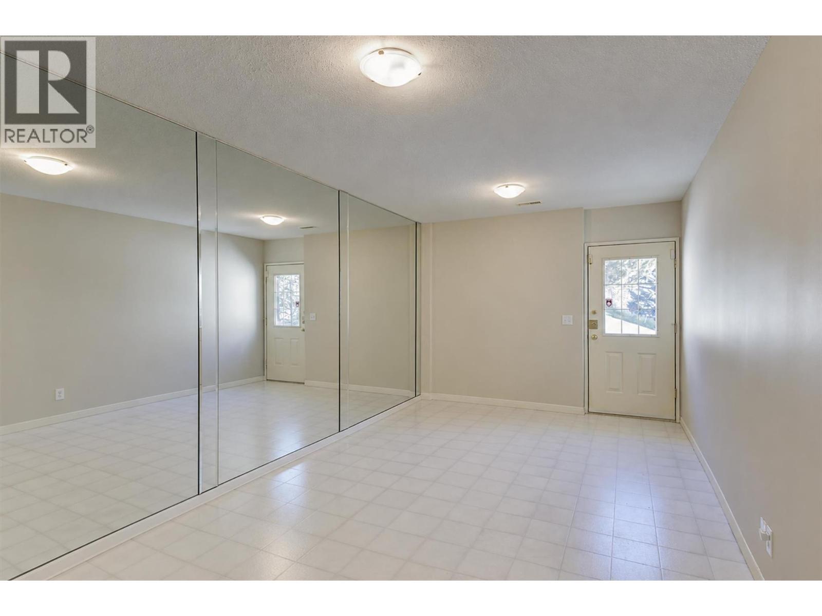 Flex room - 4632 / 4624 Minto Street, Peachland, BC