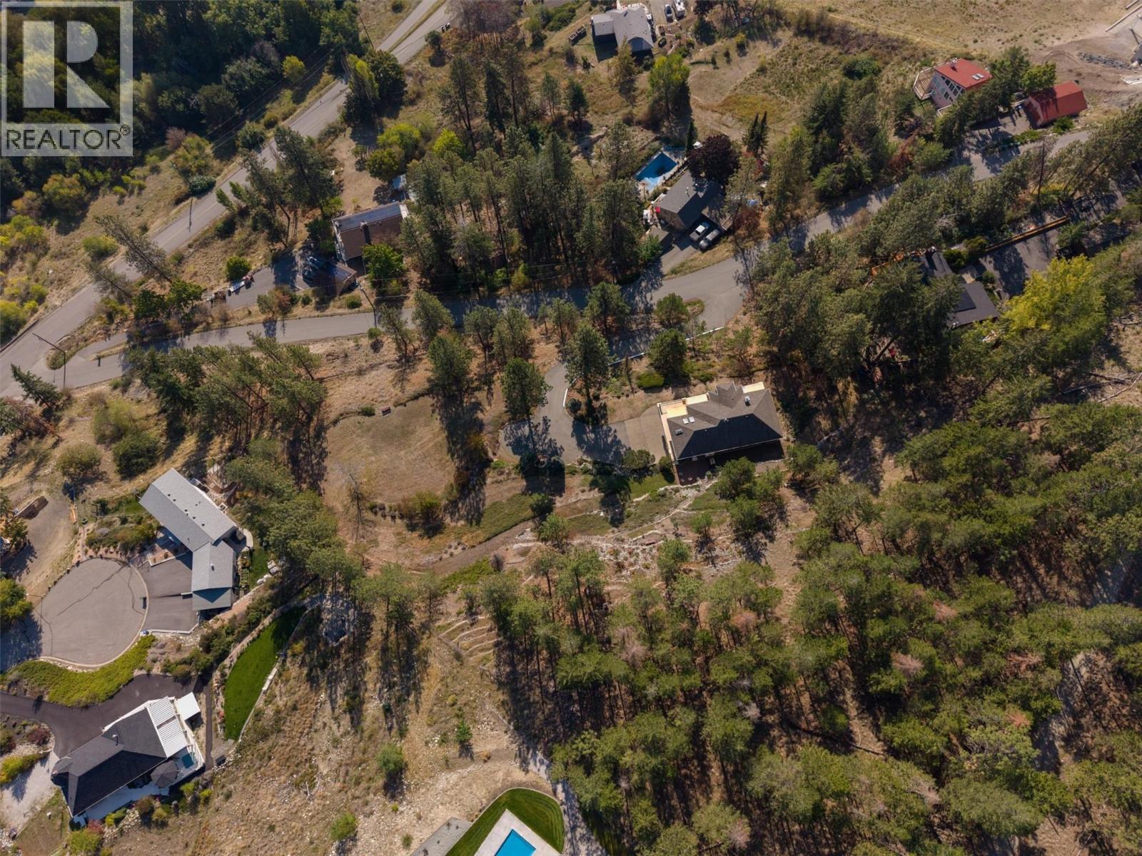 Aerial views! 4632 / 4624 Minto St (two separate titles - Lot A & Lot B) - 4632 / 4624 Minto Street, Peachland, BC