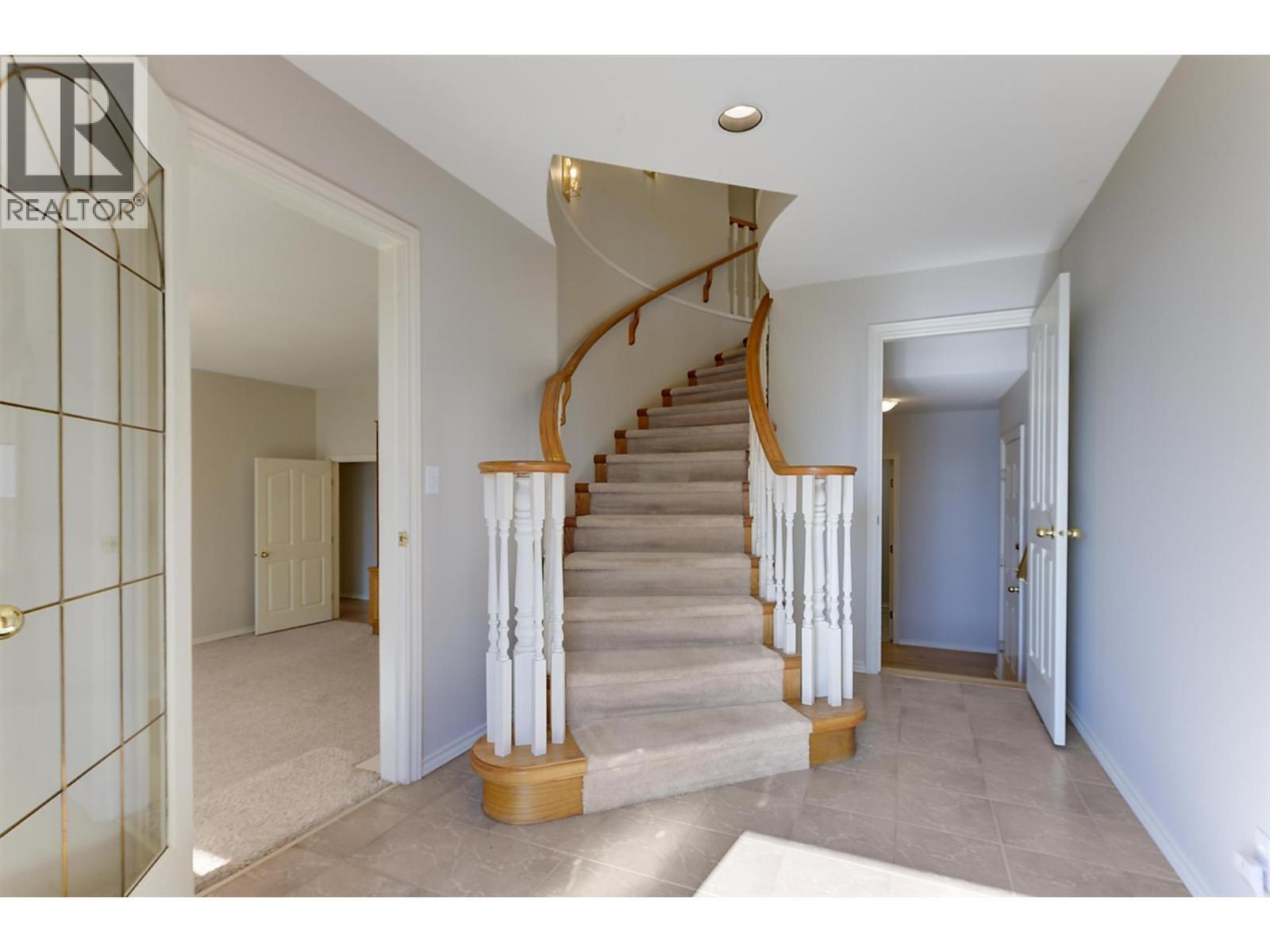 Front foyer - 4632 / 4624 Minto Street, Peachland, BC