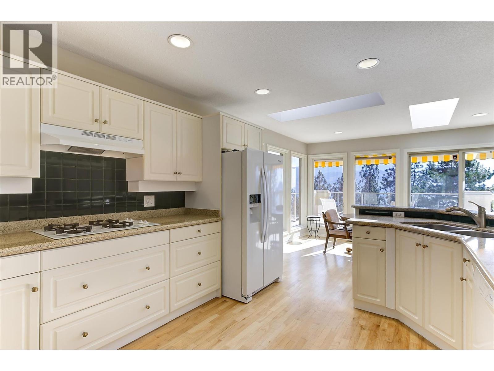 Kitchen to nook - 4632 / 4624 Minto Street, Peachland, BC