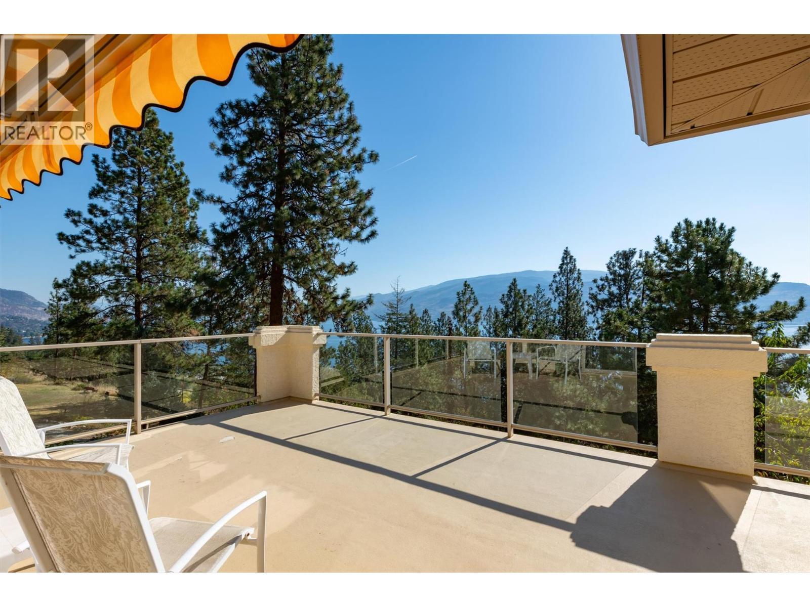 Spacious deck with awnings - lake and mountain views! - 4632 / 4624 Minto Street, Peachland, BC