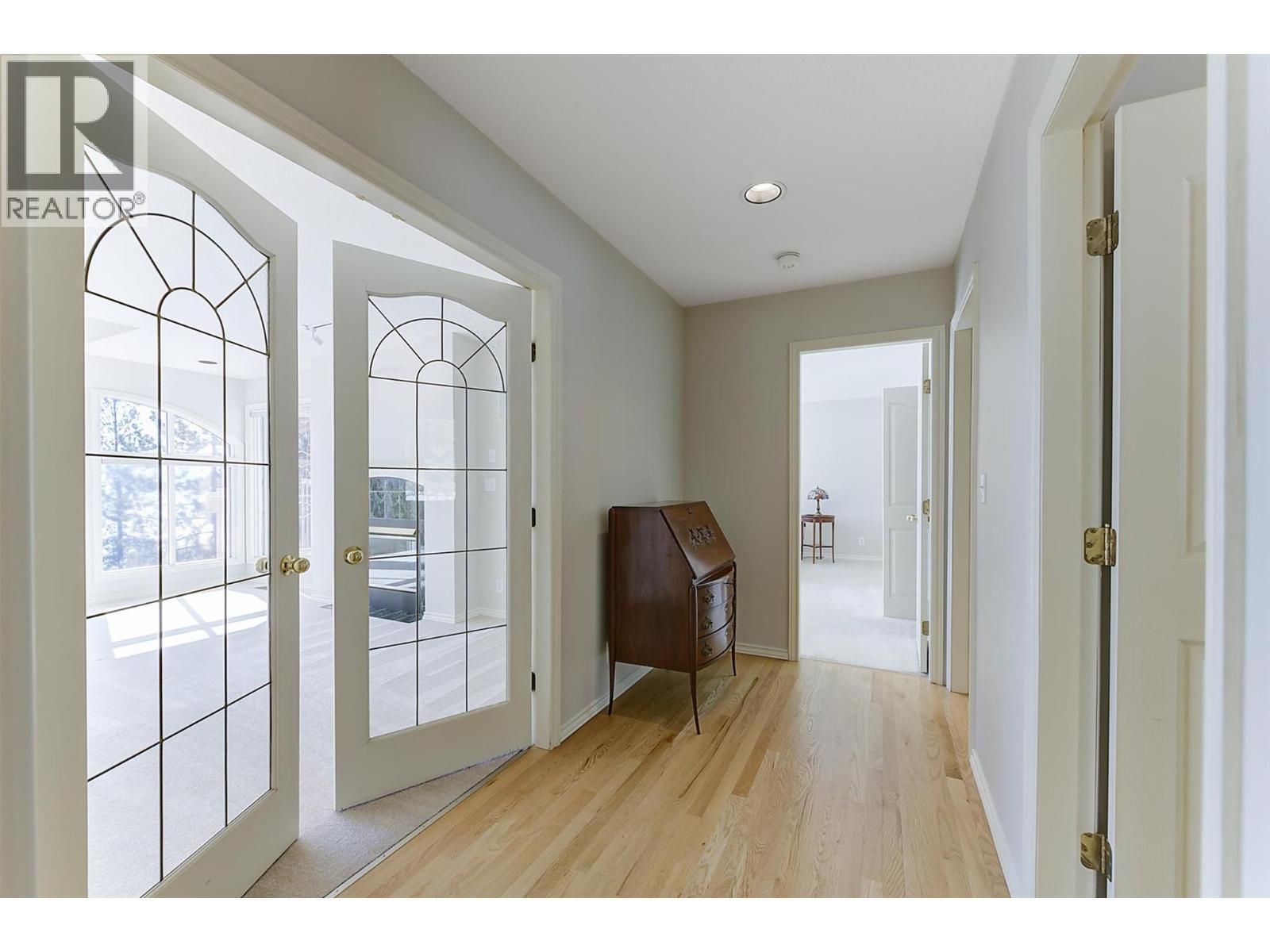 Access to living room - 4632 / 4624 Minto Street, Peachland, BC