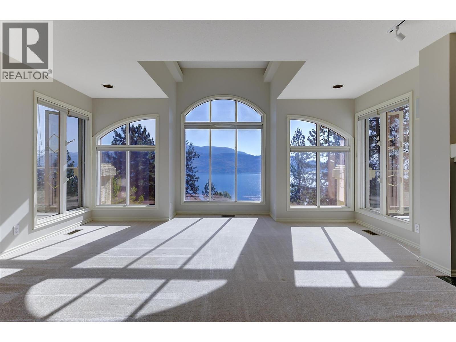 Private living room with outstanding views! - 4632 / 4624 Minto Street, Peachland, BC