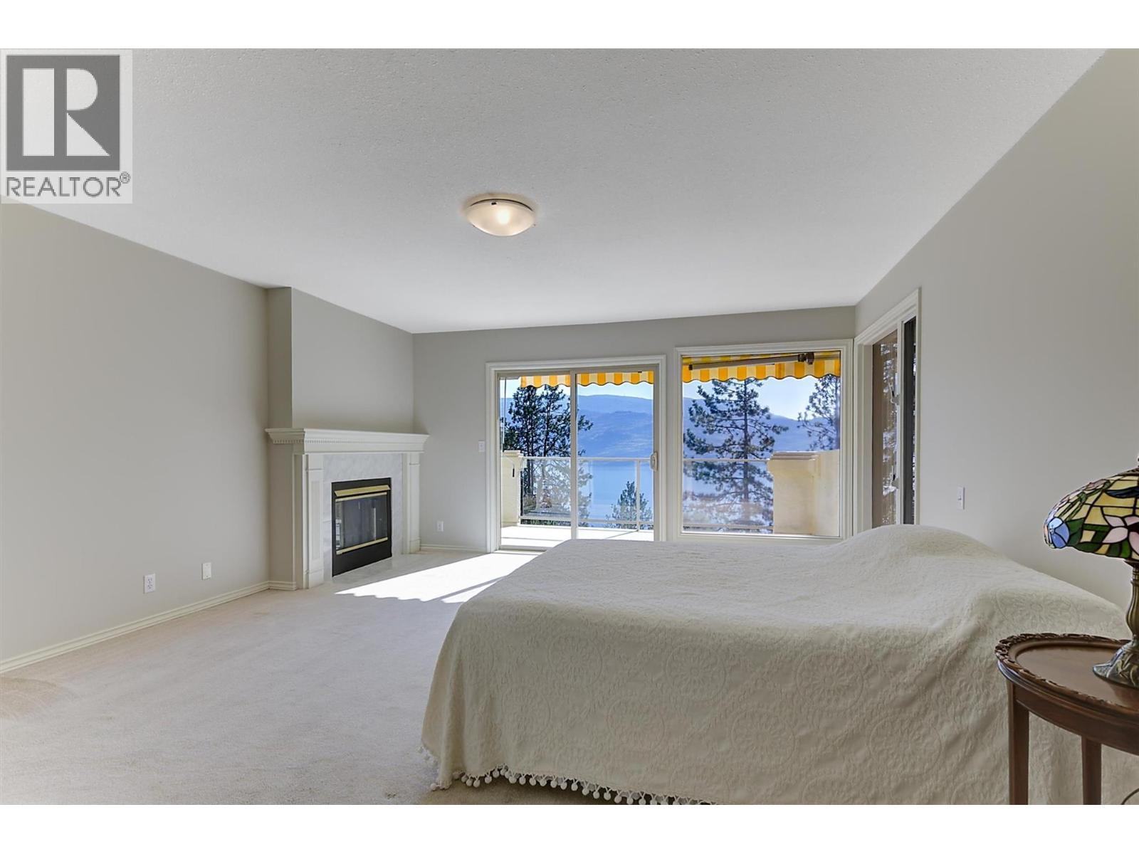 Primary bedroom with access to deck PLUS lake and mountain views! - 4632 / 4624 Minto Street, Peachland, BC