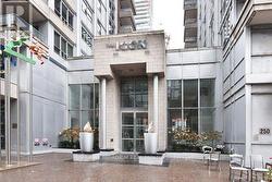 1642 - 250 WELLINGTON STREET W Toronto, ON M5V 2V4