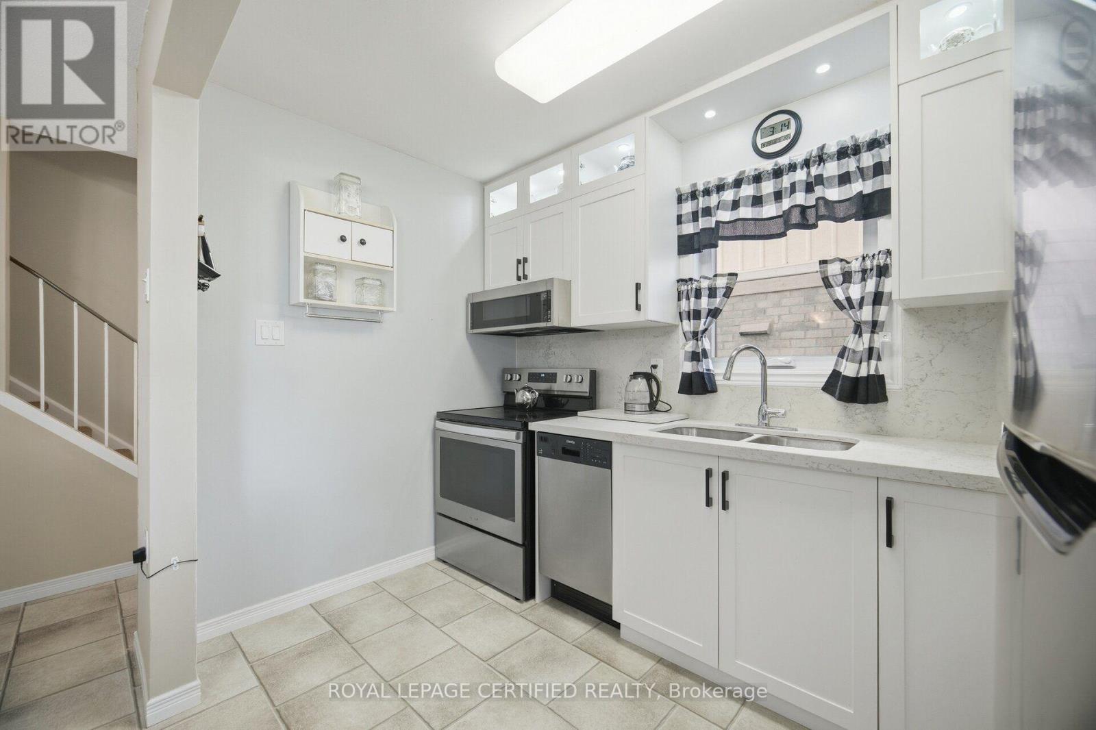 2 Grove Park Square, Brampton, ON