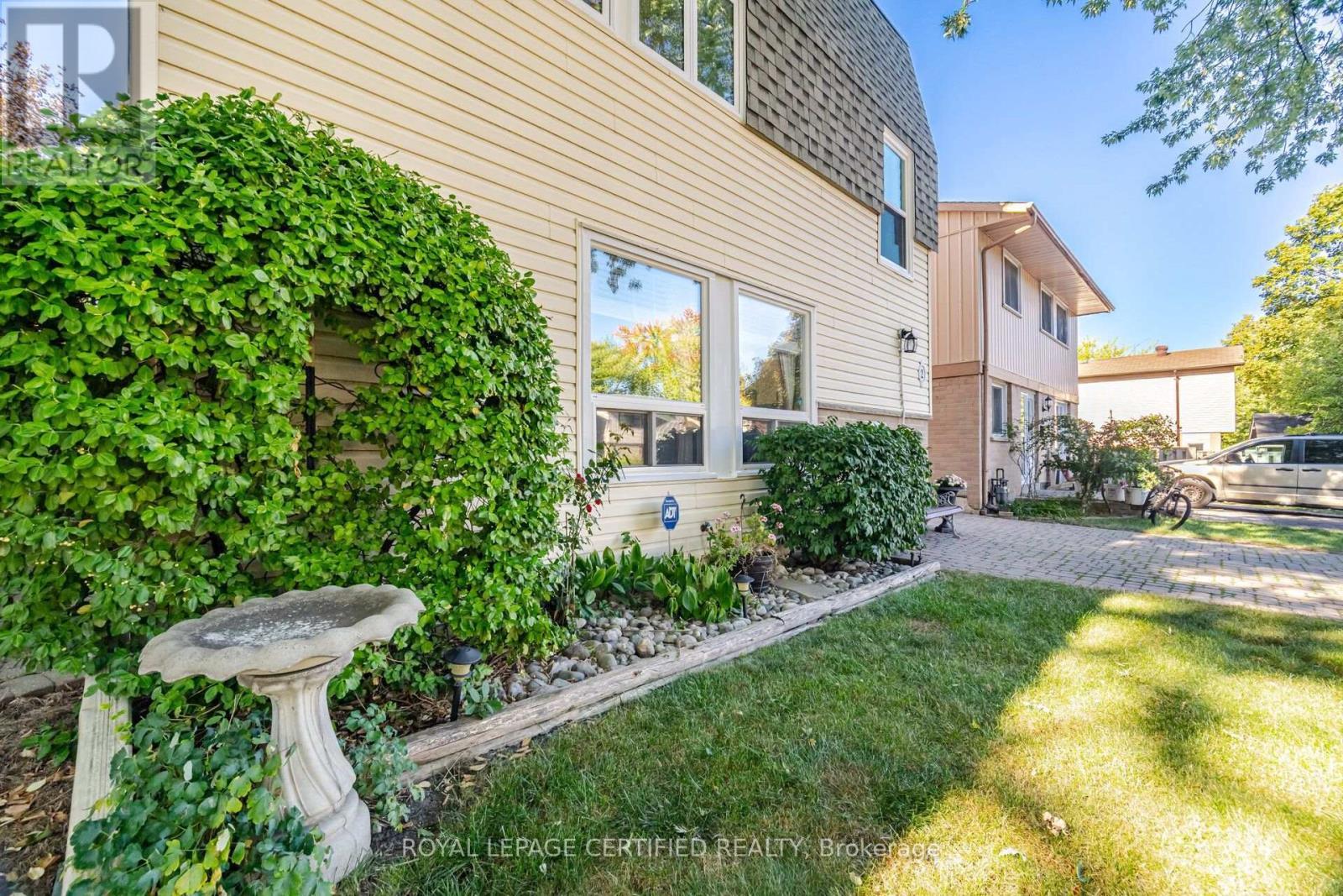 2 Grove Park Square, Brampton, ON
