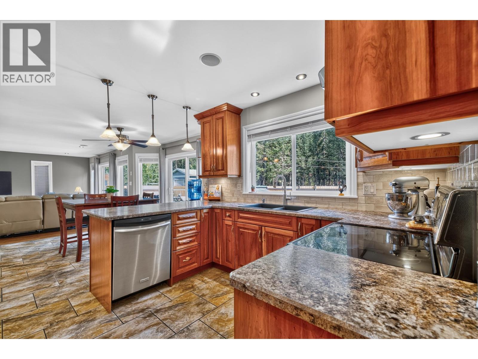 939 Fraser Avenue, 100 Mile House, BC