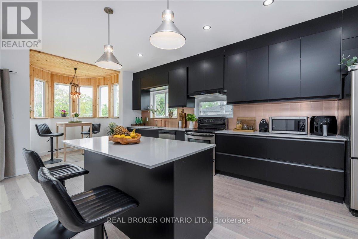 3665 Baldwick Lane, Springwater, ON - Indoor Photo Showing Kitchen
