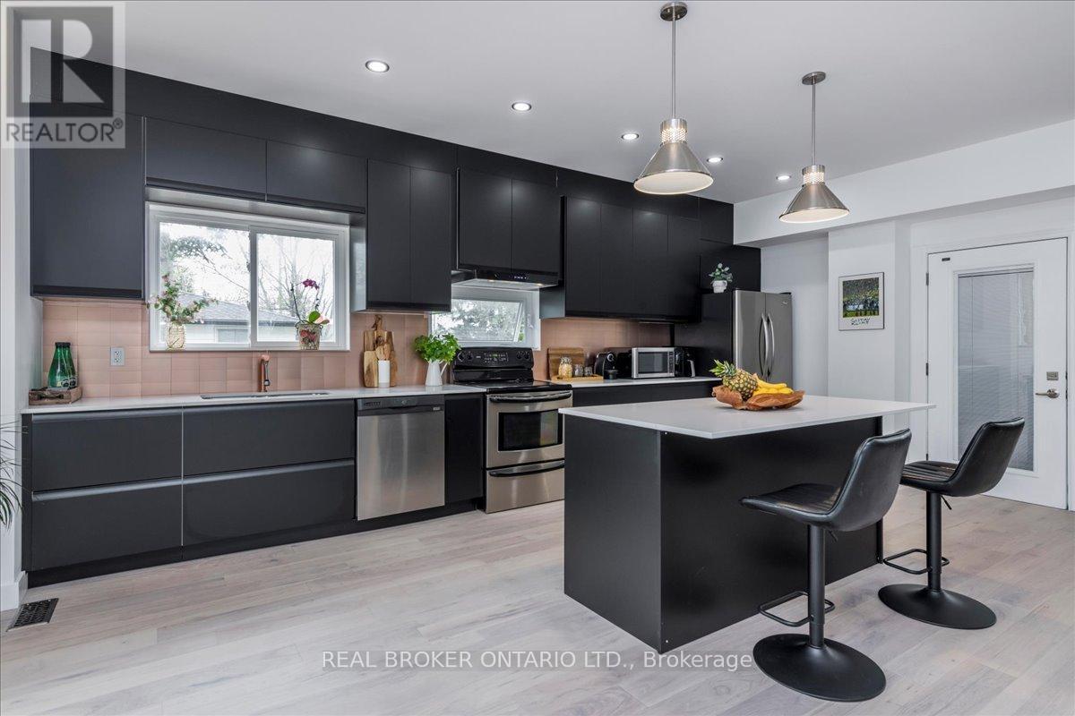 3665 Baldwick Lane, Springwater, ON - Indoor Photo Showing Kitchen With Upgraded Kitchen