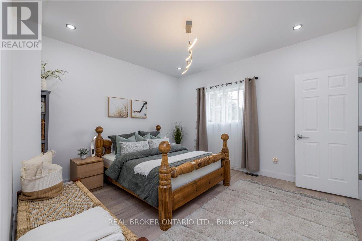 3665 Baldwick Lane, Springwater, ON - Indoor Photo Showing Bedroom