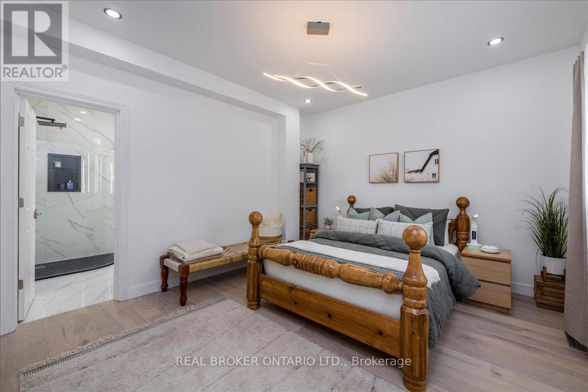 3665 Baldwick Lane, Springwater, ON - Indoor Photo Showing Bedroom