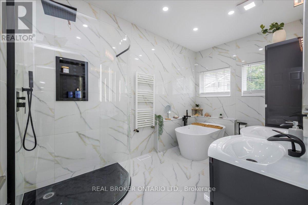 3665 Baldwick Lane, Springwater, ON - Indoor Photo Showing Bathroom