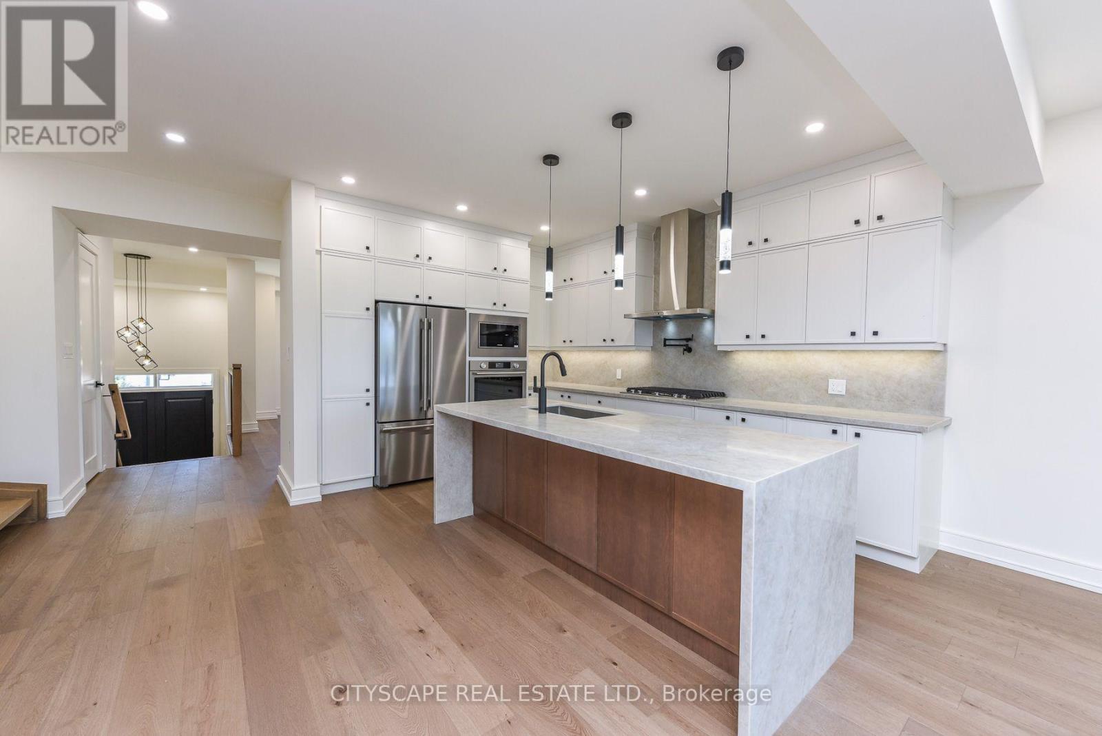 954 Fourth Street, Mississauga, ON - Indoor Photo Showing Kitchen