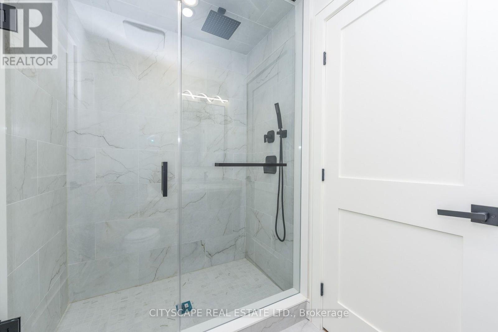 954 Fourth Street, Mississauga, ON - Indoor Photo Showing Bathroom