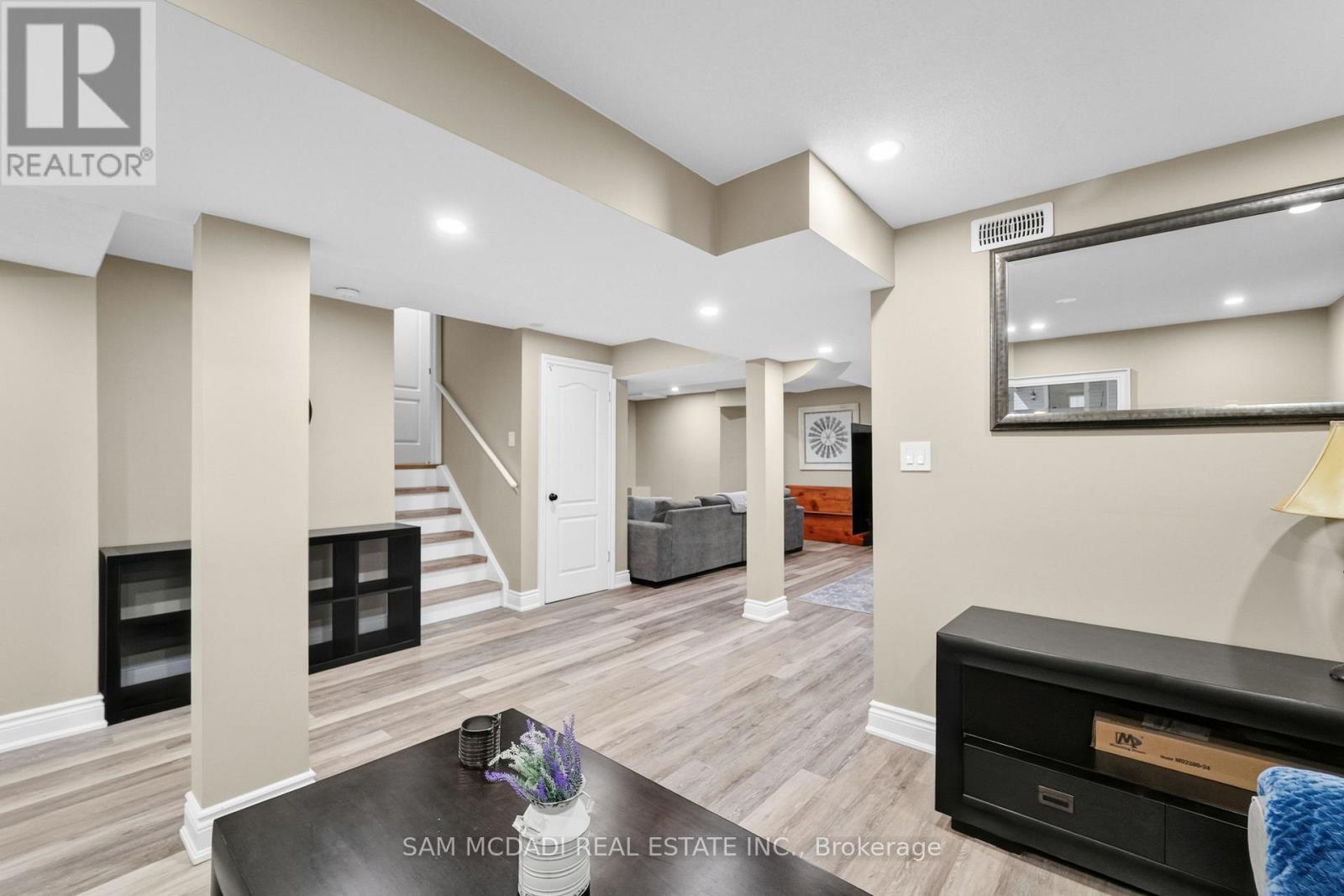 2191 Coldwater Street, Burlington, ON - Indoor
