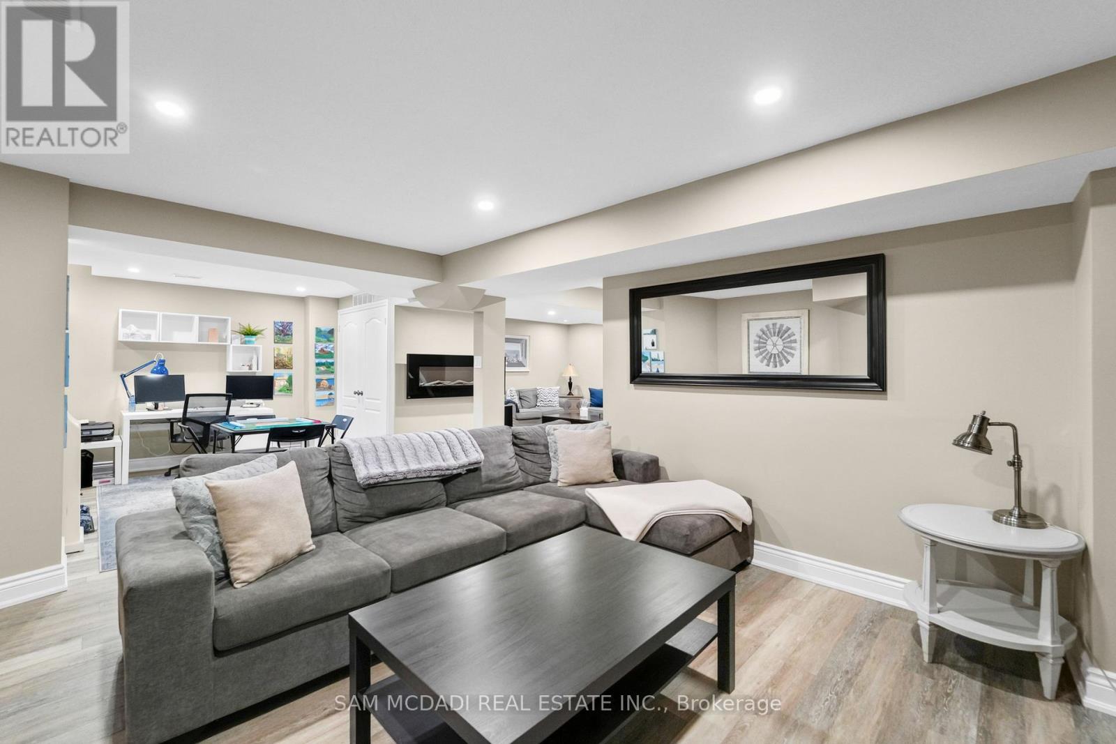 2191 Coldwater Street, Burlington, ON - Indoor Photo Showing Living Room
