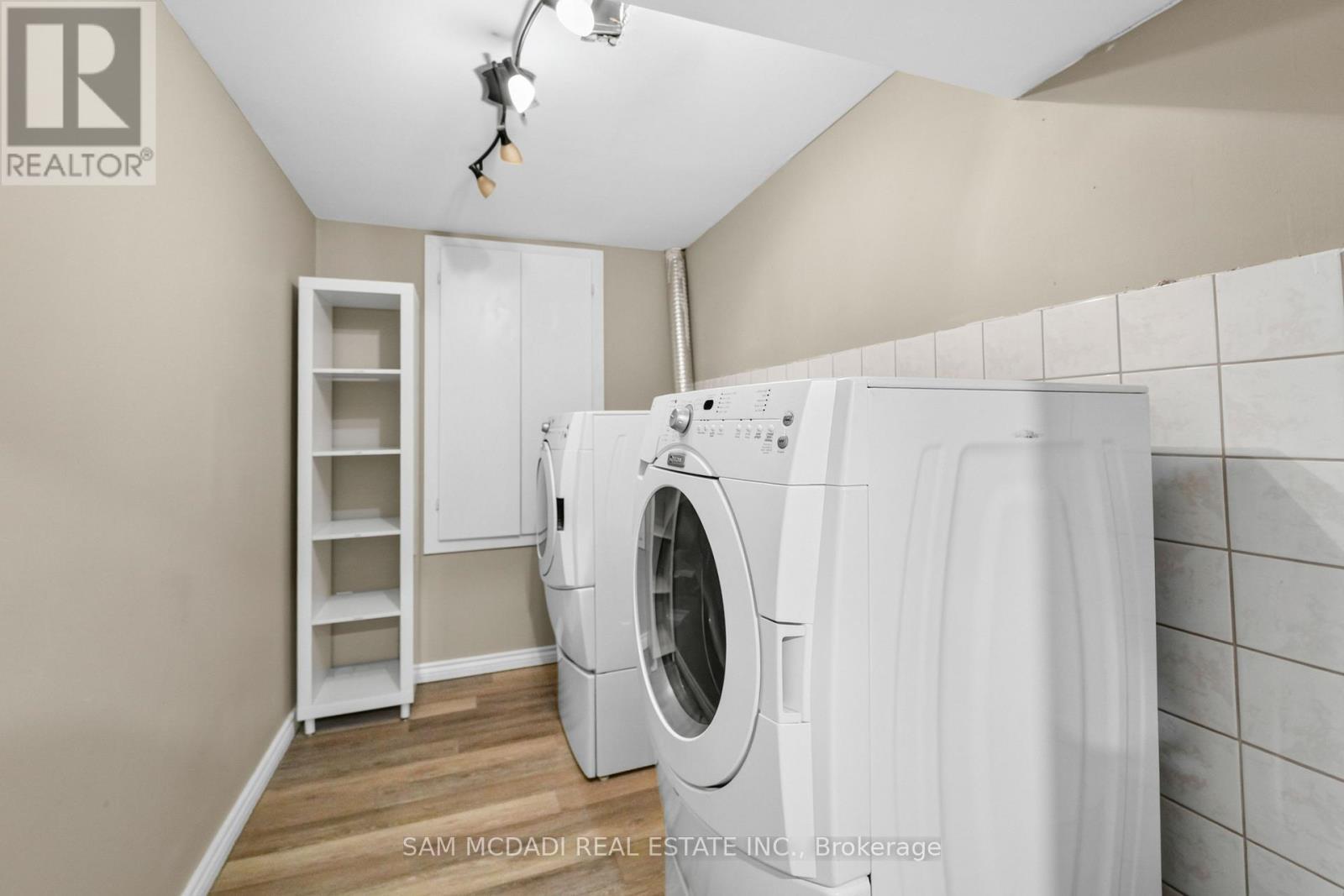 2191 Coldwater Street, Burlington, ON - Indoor Photo Showing Laundry Room