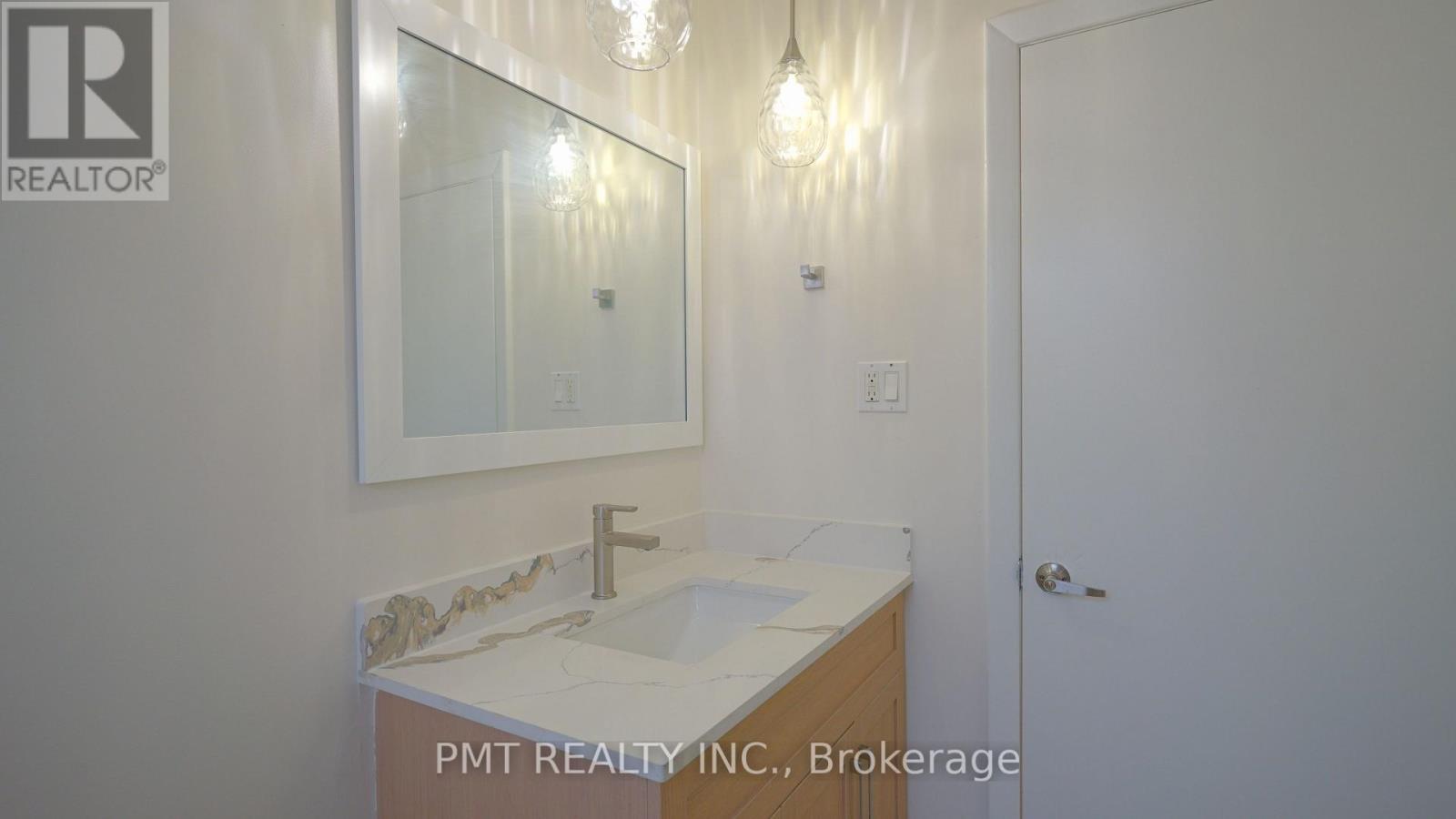 143 Elgin Crescent, Waterloo, ON - Photo Showing Bathroom