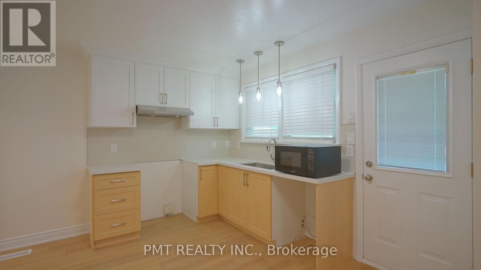 143 Elgin Crescent, Waterloo, ON - Indoor Photo Showing Kitchen