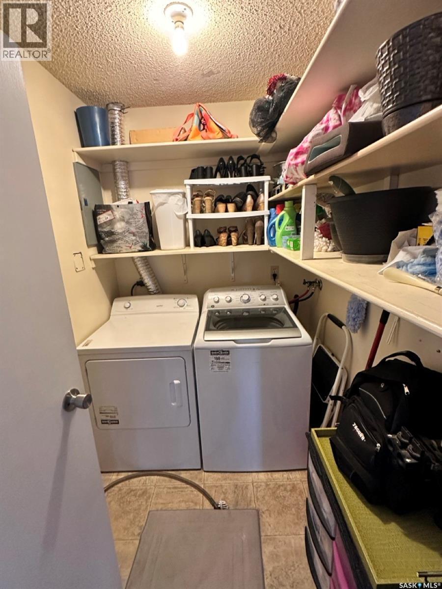 7346 Bennett Drive, Regina, SK - Indoor Photo Showing Laundry Room