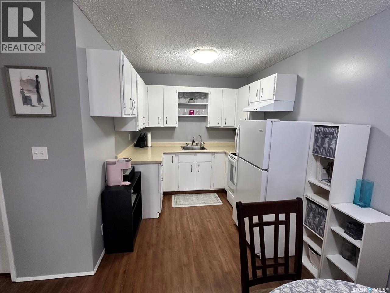 7346 Bennett Drive, Regina, SK - Indoor Photo Showing Kitchen