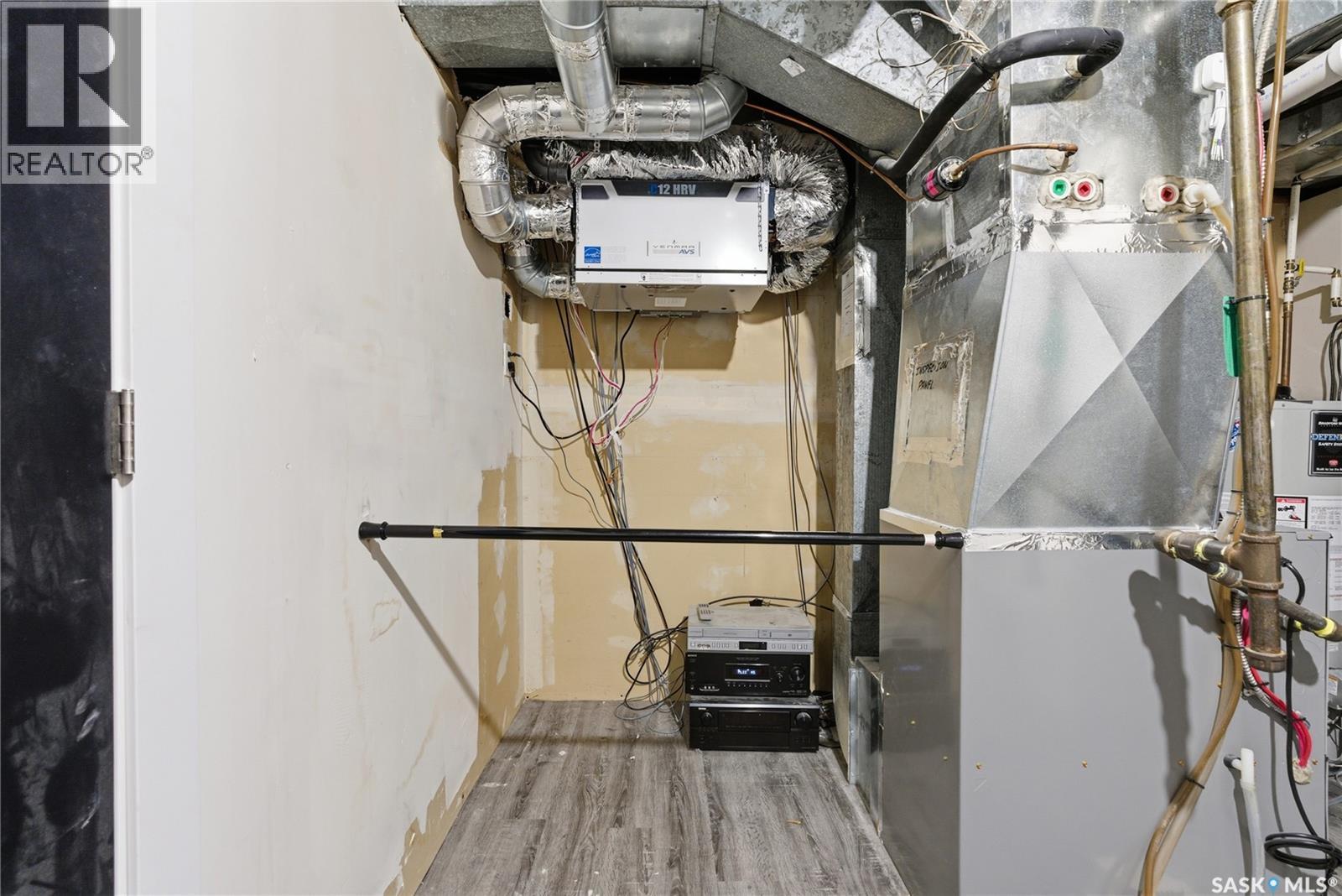 1813 Cameron Avenue, Saskatoon, SK - Indoor