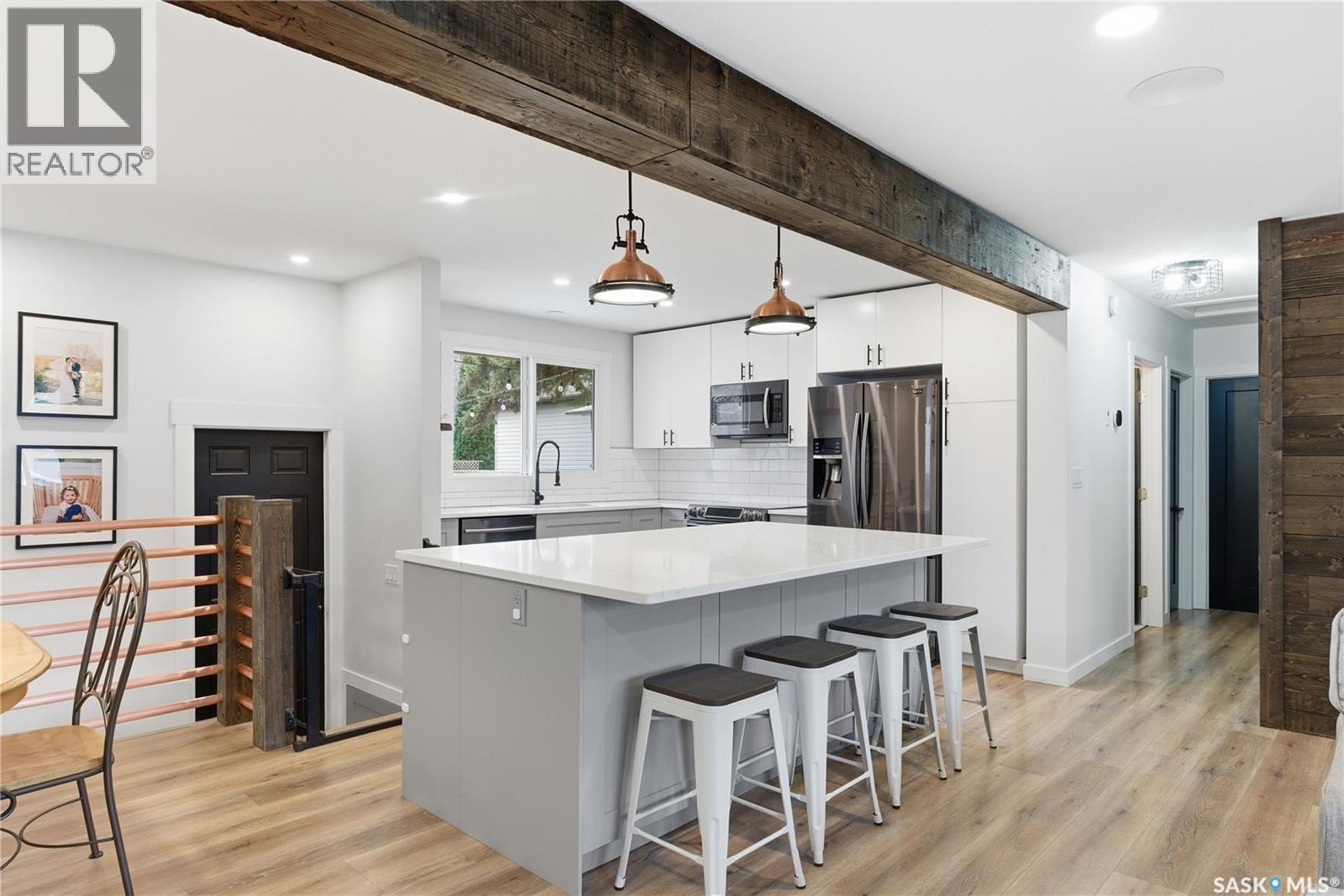 1813 Cameron Avenue, Saskatoon, SK - Indoor Photo Showing Kitchen With Upgraded Kitchen