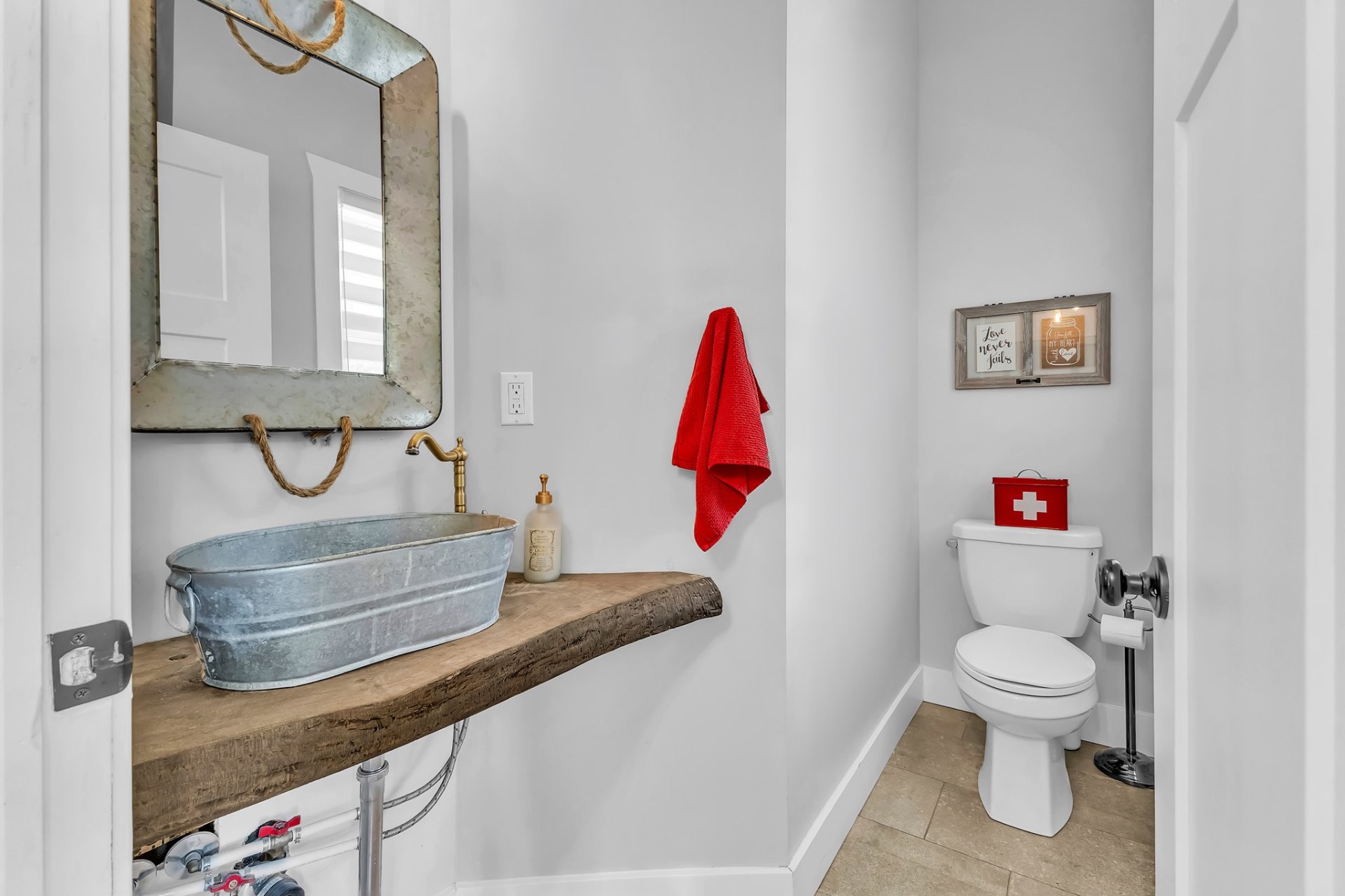 Powder room - 16 Ch. De La Perdrix, Val-Des-Monts, QC - Indoor Photo Showing Bathroom