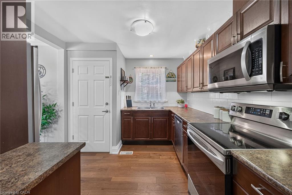 89 Wise Crescent, Hamilton, ON - Indoor Photo Showing Kitchen With Double Sink