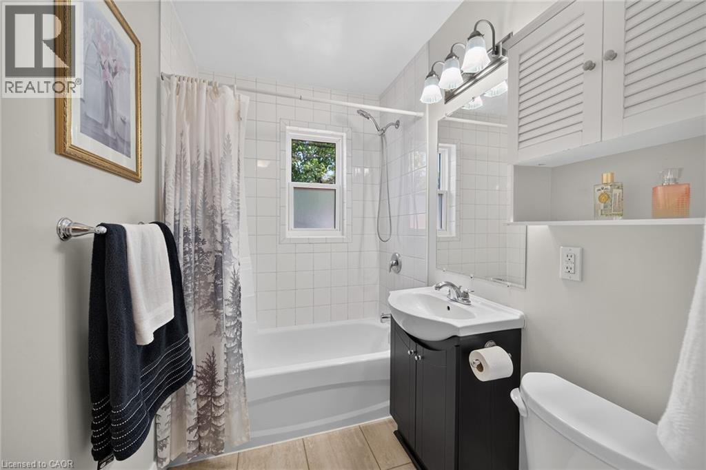 89 Wise Crescent, Hamilton, ON - Indoor Photo Showing Bathroom