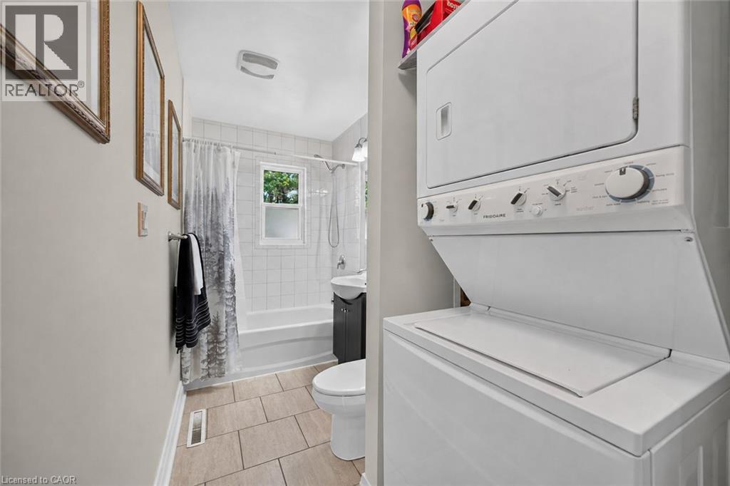 89 Wise Crescent, Hamilton, ON - Indoor Photo Showing Laundry Room