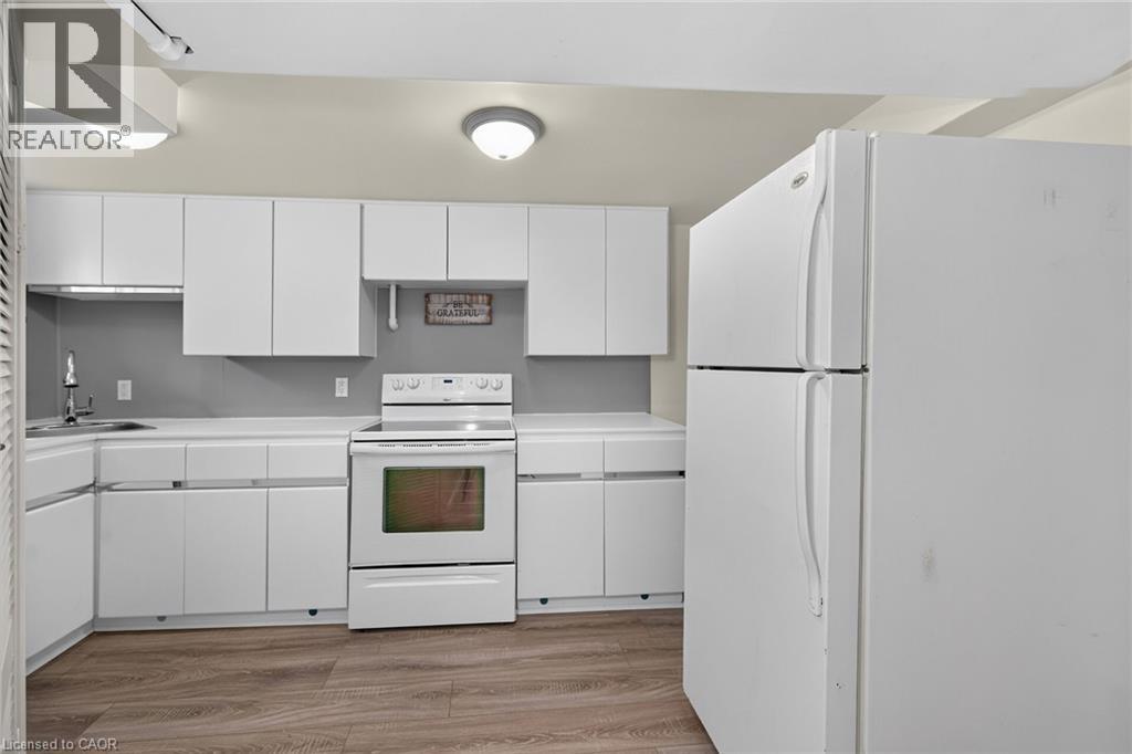 89 Wise Crescent, Hamilton, ON - Indoor Photo Showing Kitchen