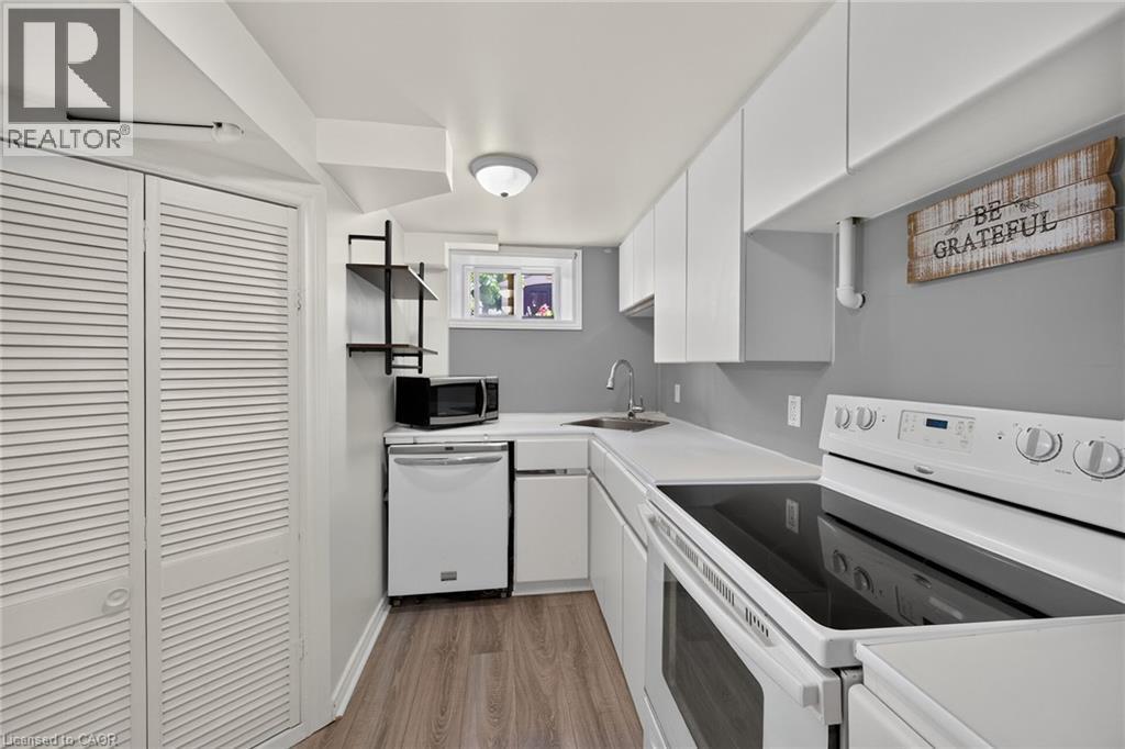 89 Wise Crescent, Hamilton, ON - Indoor Photo Showing Kitchen