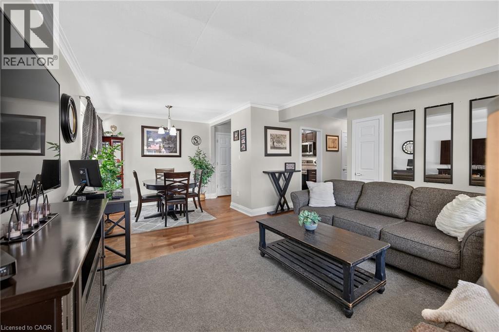 89 Wise Crescent, Hamilton, ON - Indoor Photo Showing Living Room