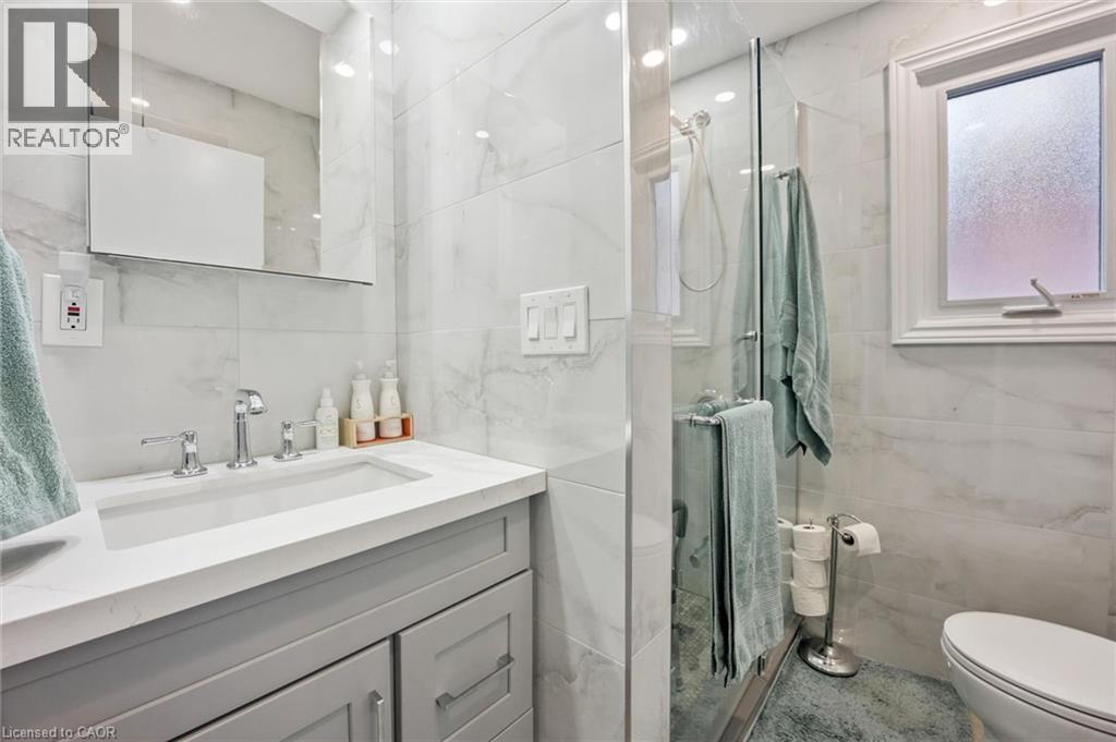 1873 Main Street E, Hamilton, ON - Indoor Photo Showing Bathroom