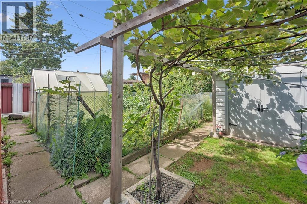 1873 Main Street E, Hamilton, ON - Outdoor