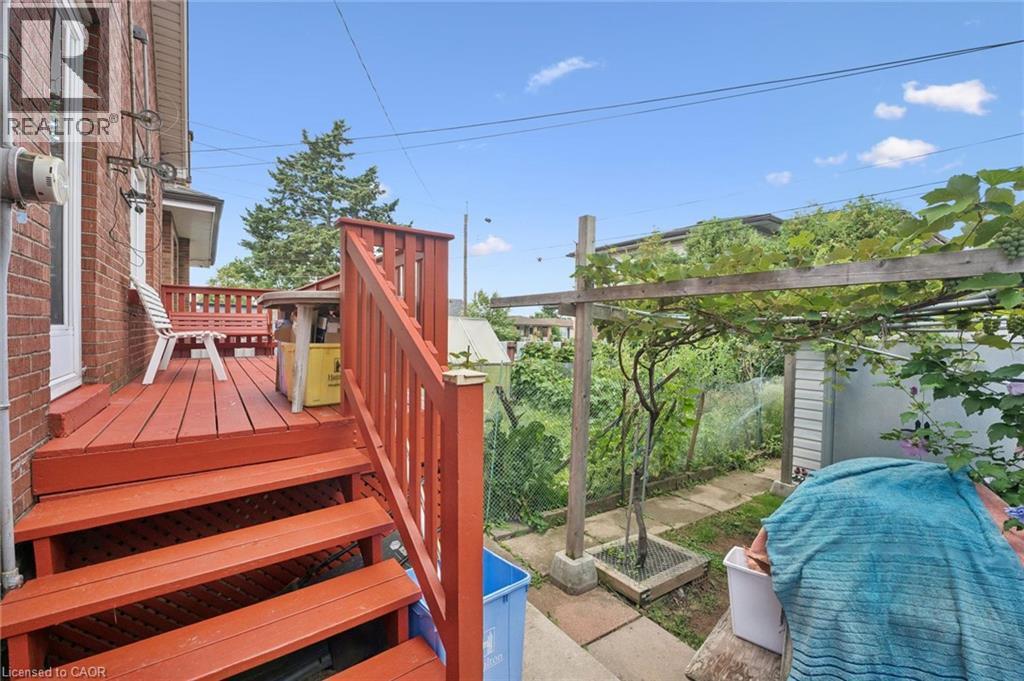1873 Main Street E, Hamilton, ON - Outdoor