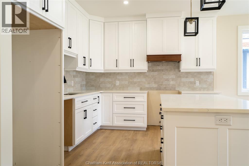 56 Lantern Lane, Chatham, ON - Indoor Photo Showing Kitchen