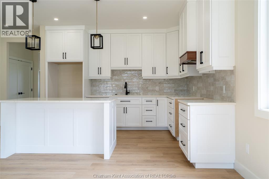 56 Lantern Lane, Chatham, ON - Indoor Photo Showing Kitchen