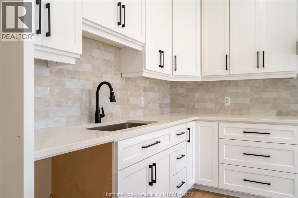 56 Lantern Lane, Chatham, ON - Indoor Photo Showing Kitchen