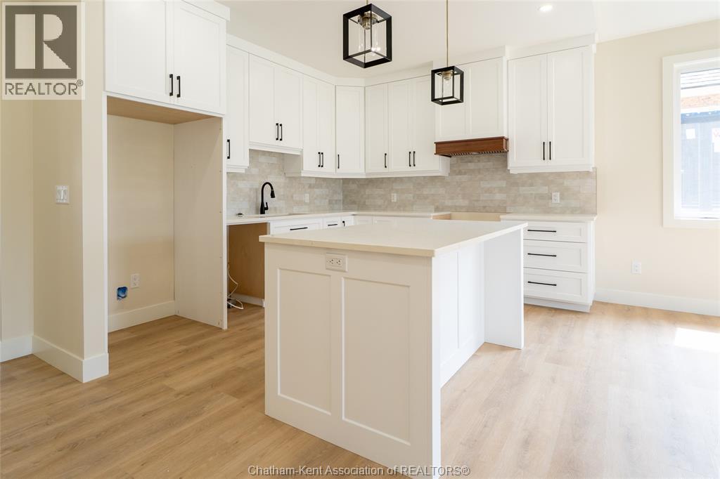 56 Lantern Lane, Chatham, ON - Indoor Photo Showing Kitchen