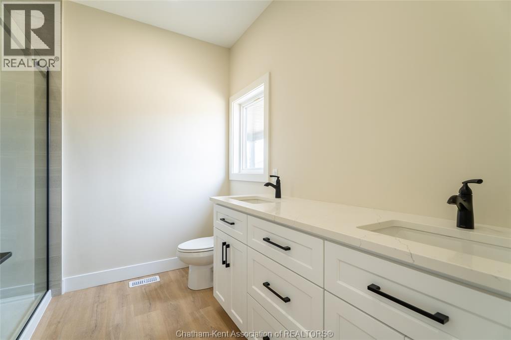 56 Lantern Lane, Chatham, ON - Indoor Photo Showing Bathroom
