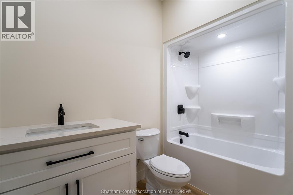 56 Lantern Lane, Chatham, ON - Indoor Photo Showing Bathroom