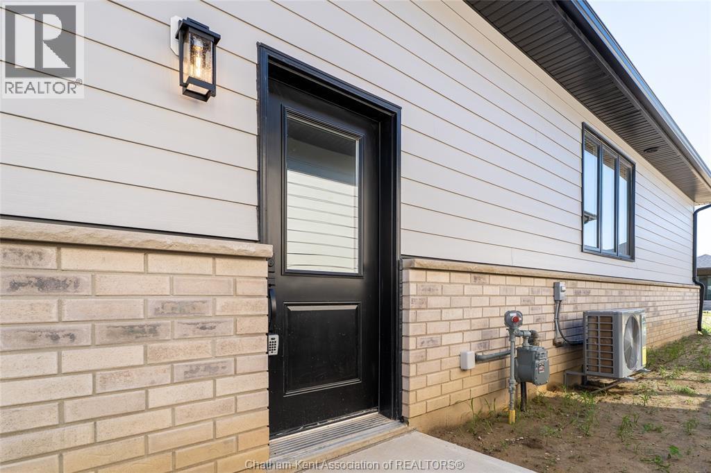56 Lantern Lane, Chatham, ON - Outdoor With Exterior