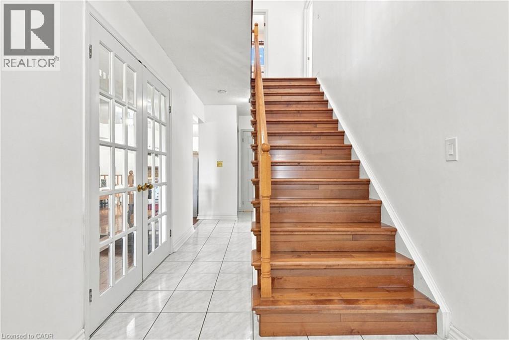 34 Lisajane Court, Hamilton, ON - Indoor Photo Showing Other Room