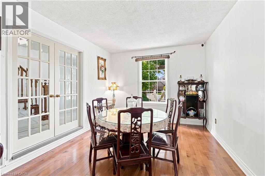 34 Lisajane Court, Hamilton, ON - Indoor Photo Showing Dining Room