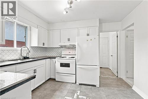 34 Lisajane Court, Hamilton, ON - Indoor Photo Showing Kitchen