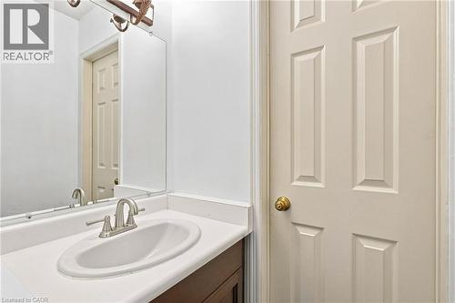 34 Lisajane Court, Hamilton, ON - Indoor Photo Showing Bathroom